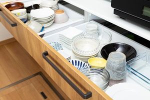 小厨房的收纳、布局与视觉整理：操作面与临时扩展 3