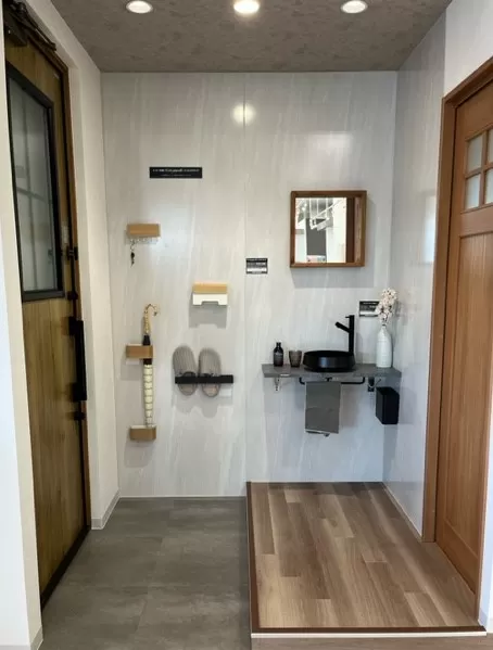 玄关墙面使用磁吸配件展示和收纳